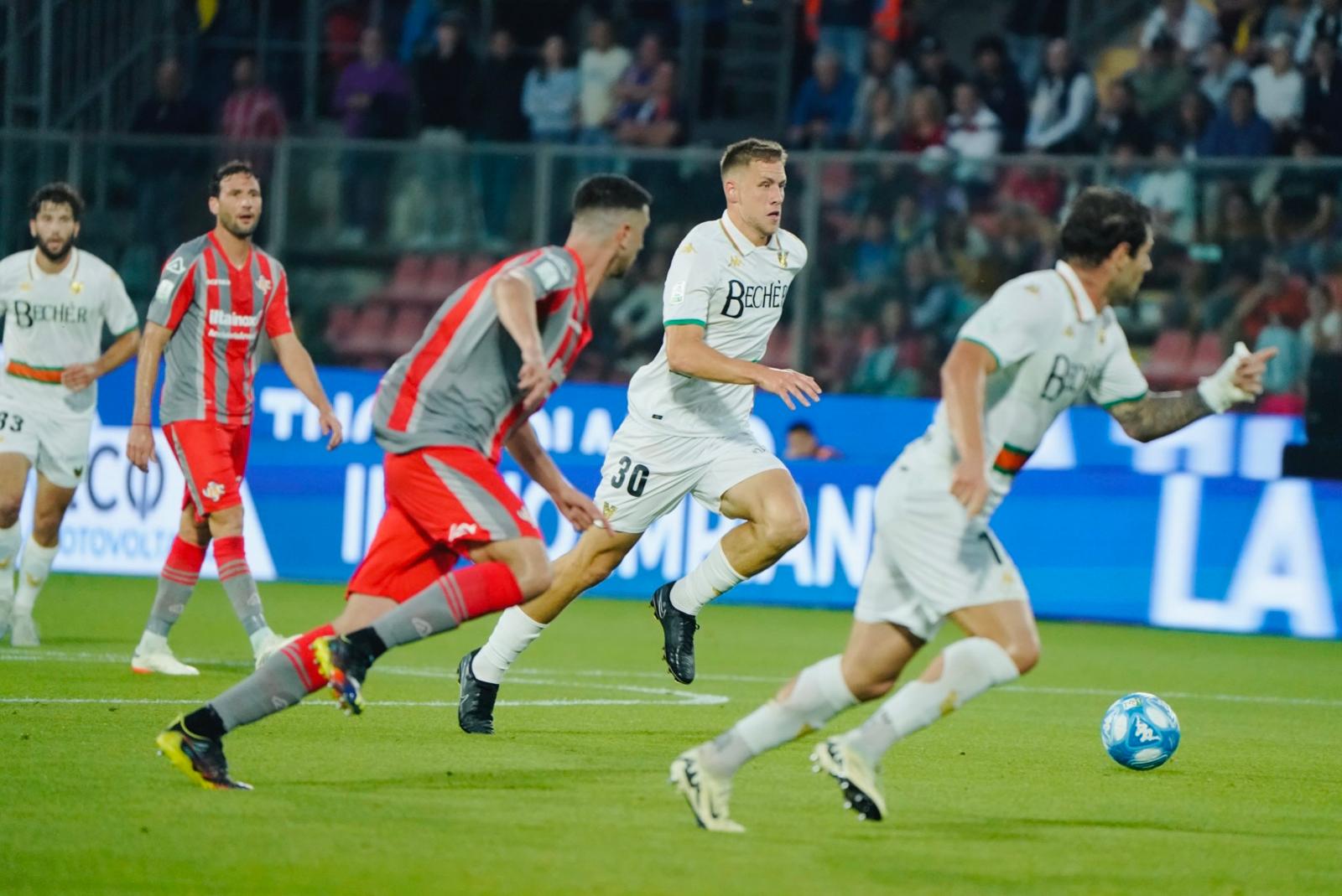 Cremonese-Venezia 0-0, Pierini Litiga Con Il Palo E Joronen Salva Di ...